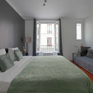 Large Modern Studio Close To The Eiffel Tower And Highlights Apartment
