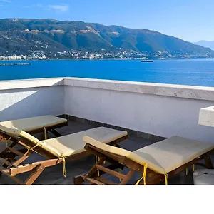 Adriatic Getaway & Penthouse , Vlore Albania